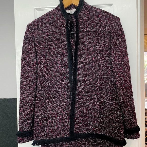 St John gorgeous skirt suit EUC. Jacket size 12, Skirt 10. - Picture 1 of 8